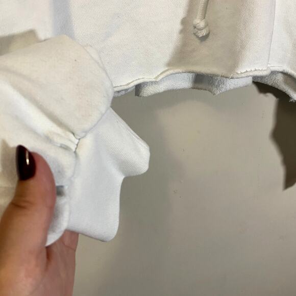 Levi's Graphic Cropped White Hoodie Sweatshirt Relaxed Fit Sz XL Poly-Cotton - Picture 5 of 14